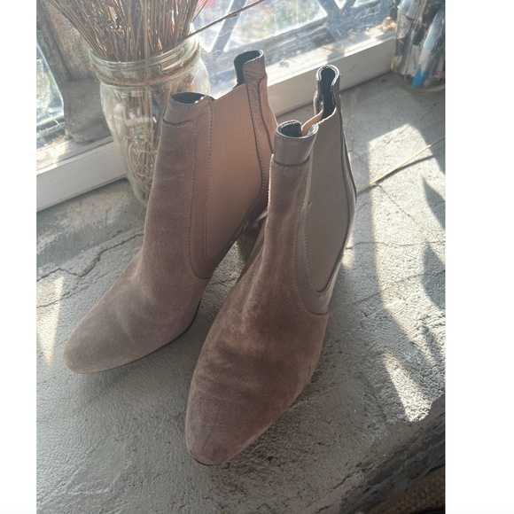 NWOT Sarah Flint Taupe Ankle Bootie - Picture 1 of 4